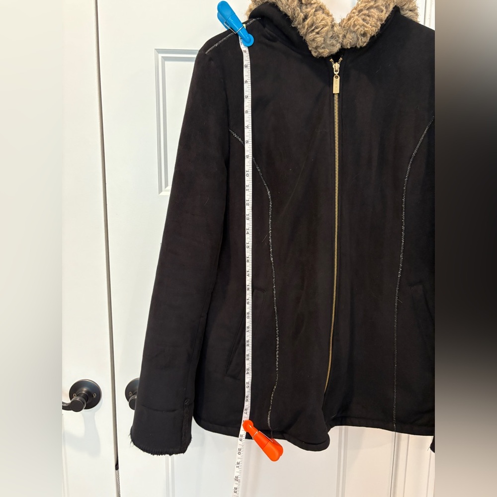 🟠 $2/15
Ellen Tracy Black Jacket with Faux Fur Trim - Picture 6 of 7